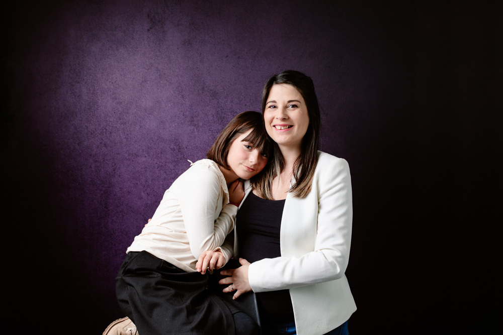 Séance photo mère-fille en studio à Nantes